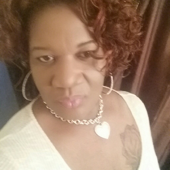 Profile Picture of Drusilla Smith (@poochie46) on Poshmark