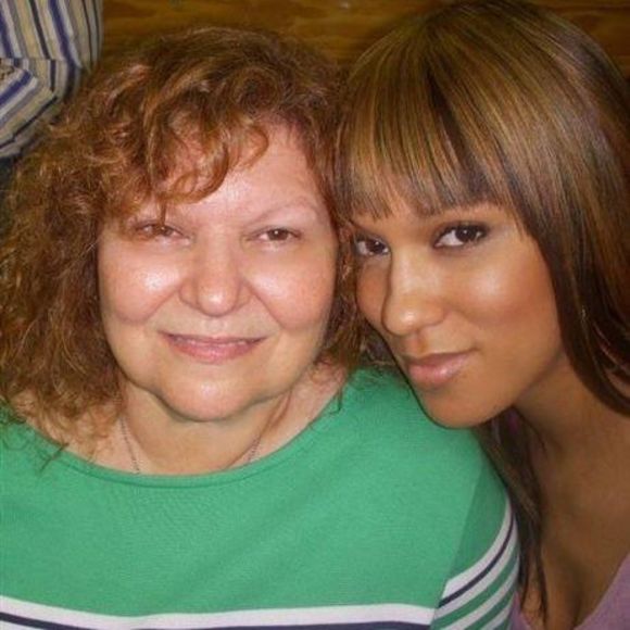 Profile Picture of Paula Brown (@bellarouge1947) on Poshmark