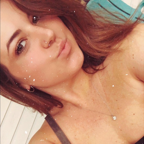 Profile Picture of Gina Pennisi (@ginalinnea) on Poshmark