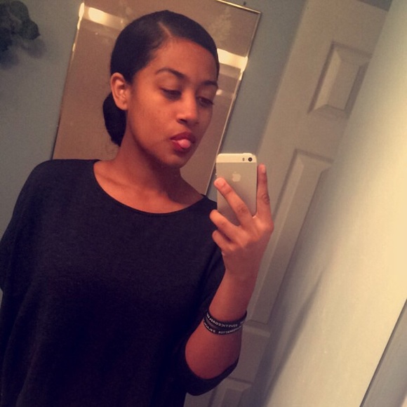 Profile Picture of Grace Lightfoot (@_graceington) on Poshmark