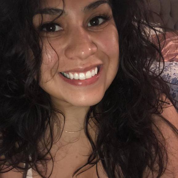 Profile Picture of Laura Meraz (@lmeraz) on Poshmark