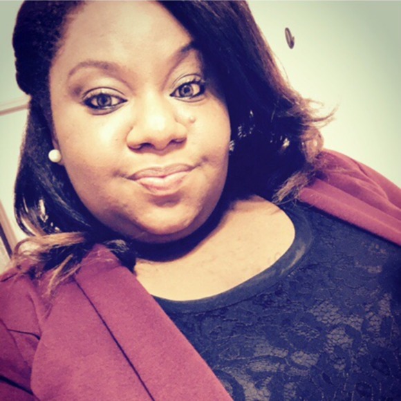 Profile Picture of Portia Thompson (@portiat89) on Poshmark