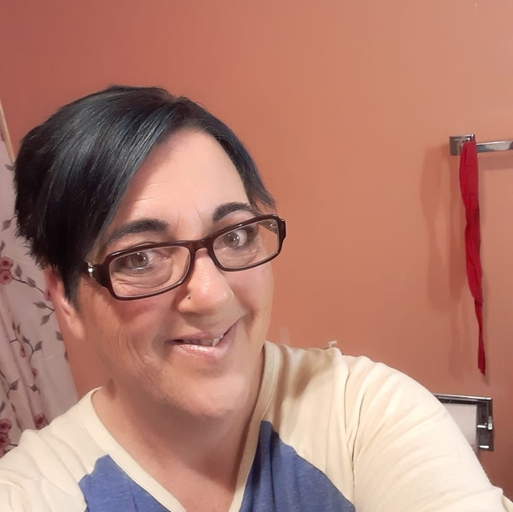 Profile Picture of Sheila Hickernell (@lil_lvliss_hmm) on Poshmark