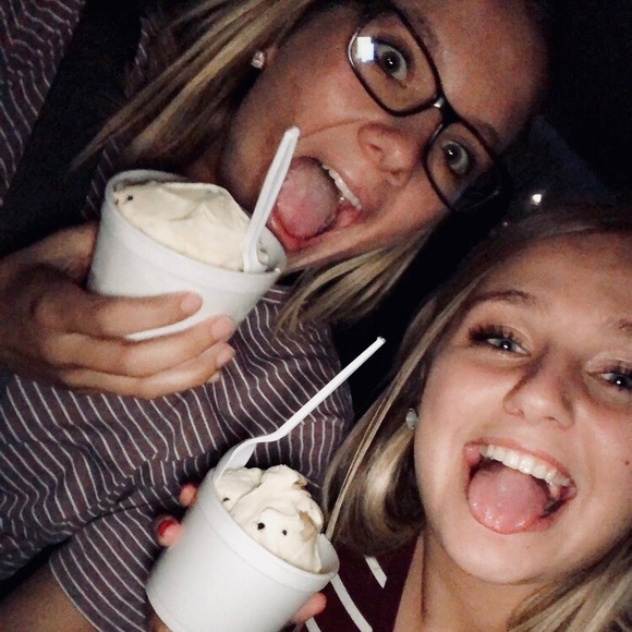 Terri Tretter - Poshmark Profile Picture of Terri Tretter (@territretter19) on Poshmark