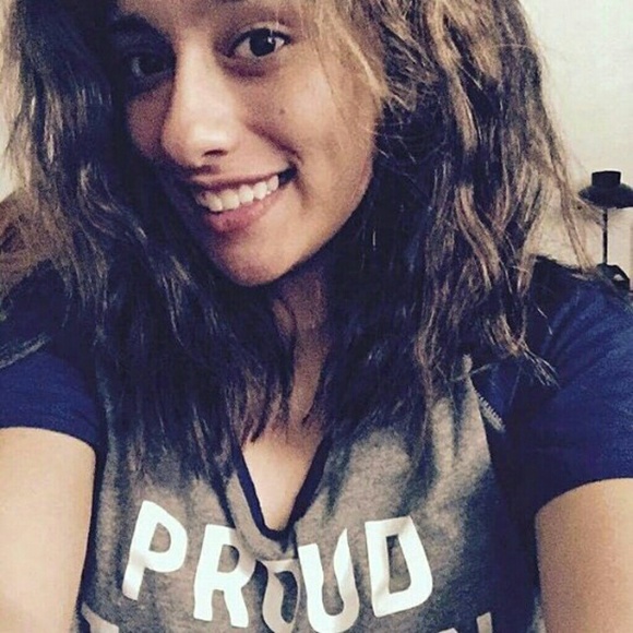 Profile Picture of Savanna Pecina (@jovanna1025) on Poshmark