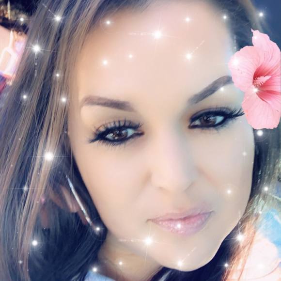 Profile Picture of Christle Holeman (@christleholeman) on Poshmark