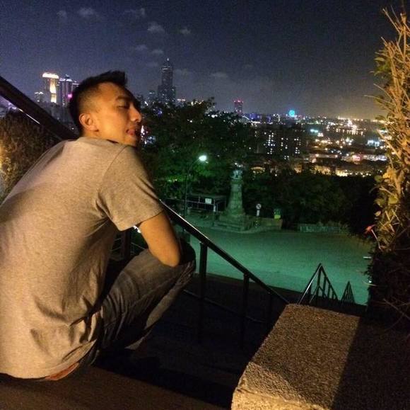 Profile Picture of Darren Yu (@darrentyu) on Poshmark