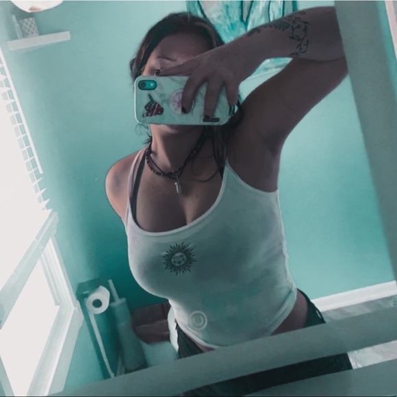 Profile Picture of Sky Bennett (@skyysclothes) on Poshmark