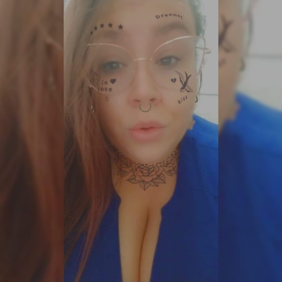 Profile Picture of Lacey Thornton (@lithornton) on Poshmark