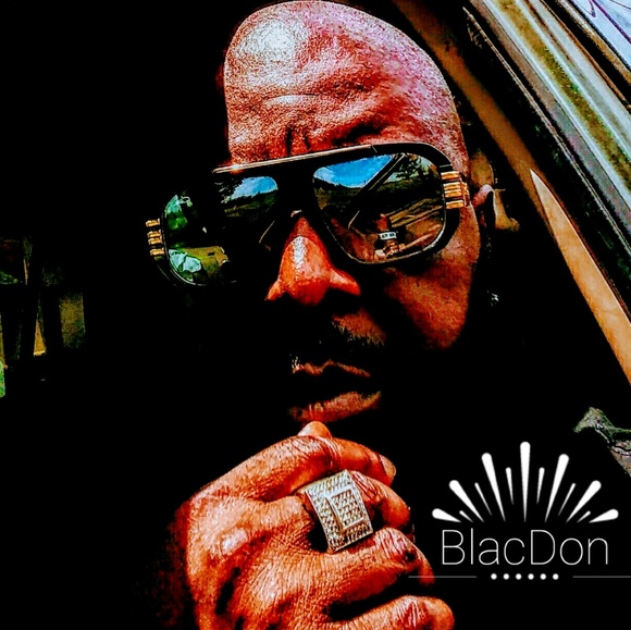 Profile Picture of Shatike Shabazz (@dahwudagod) on Poshmark