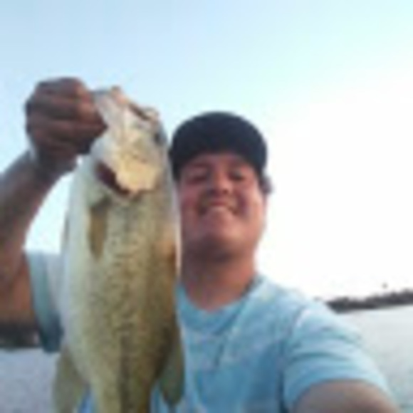 Profile Picture of Eli Vandervelde (@vanderveldeeli) on Poshmark