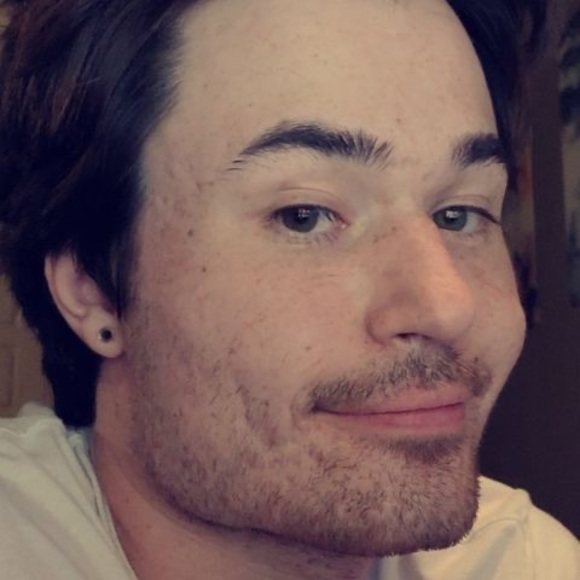 Profile Picture of Alex Hodge (@axknhe) on Poshmark