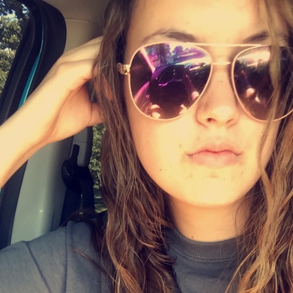 Profile Picture of Sam Marler (@samieann3600) on Poshmark