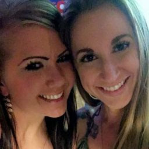 Profile Picture of Christine Hallett (@christinehal986) on Poshmark