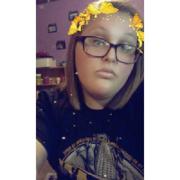 Profile Picture of Lacey Clark (@laceyyclark) on Poshmark