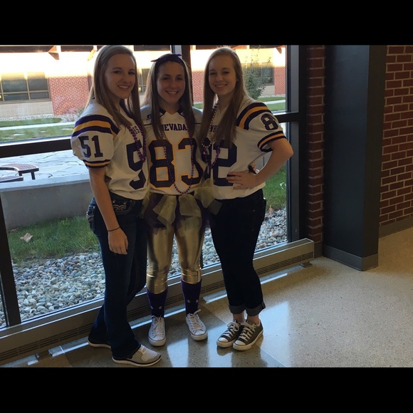 Profile Picture of Libby Burlage (@libbers03654) on Poshmark