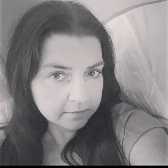 Profile Picture of Angela Shelley (@mometutu) on Poshmark