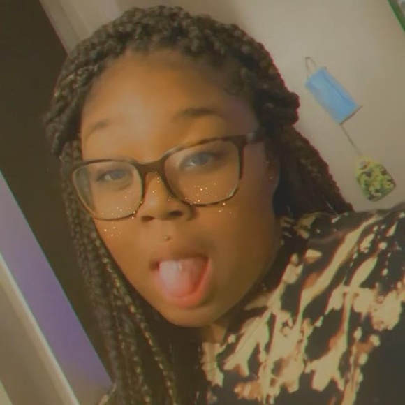 Profile Picture of Takovia Allen (@takoviaallen) on Poshmark