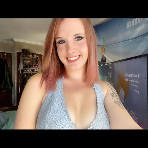 Profile Picture of Ariel Smarowsky (@arrbreezie13) on Poshmark