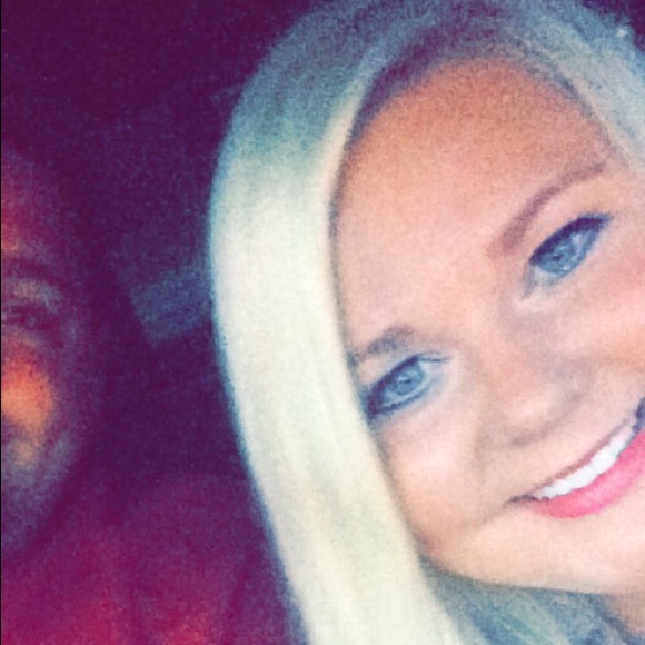 Profile Picture of Ashlyn Larcade (@ashlynlarcade) on Poshmark