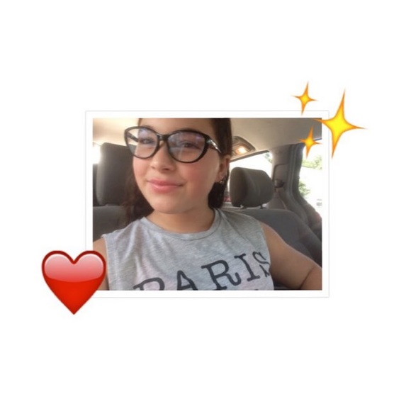 Profile Picture of Melissa Gamez (@mely1204) on Poshmark