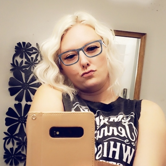 Profile Picture of Michelle Leveque (@misha366) on Poshmark