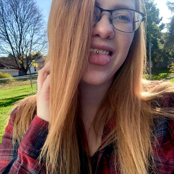 Profile Picture of Olivia Emlet (@oliviapemlet) on Poshmark