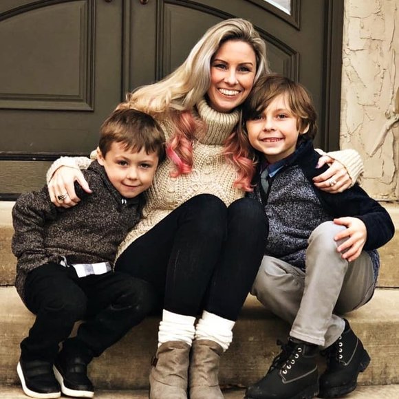 Profile Picture of Emily Wynsen (@ecornetet) on Poshmark