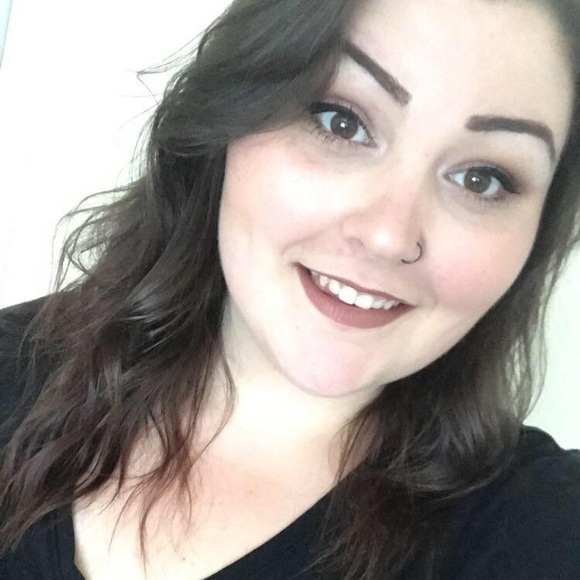 Profile Picture of Wanda Craig (@wandacraig) on Poshmark