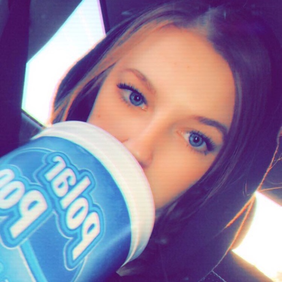 Profile Picture of Madi Froelich (@madifroelich_) on Poshmark