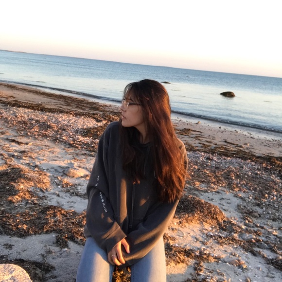 Profile Picture of Gina Connor (@ginac619) on Poshmark