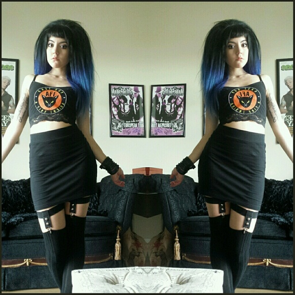Profile Picture of Adrianna Perricone (@miseria_cantare) on Poshmark