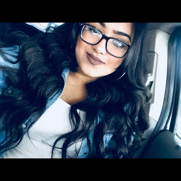 Profile Picture of Vicky Valadez (@vickyvaladez) on Poshmark