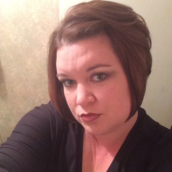 Profile Picture of Paula Bowers (@prbowers) on Poshmark