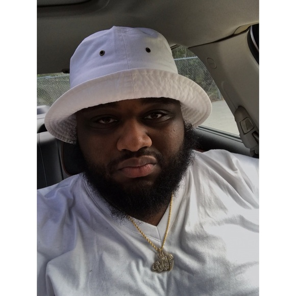 Profile Picture of Clarence Brooks (@fatandfly88) on Poshmark