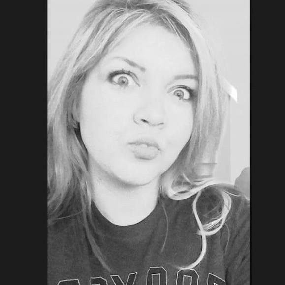 Profile Picture of Samantha Bellotti (@s_bellotti) on Poshmark