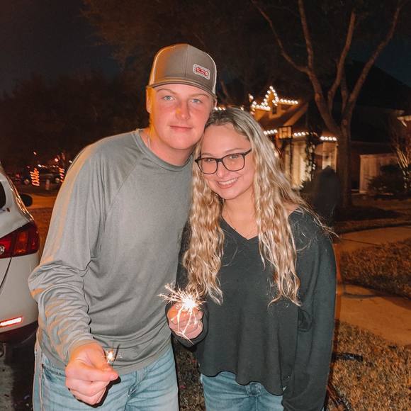 Profile Picture of Mazlyn Philmon (@_mazlyn2603) on Poshmark