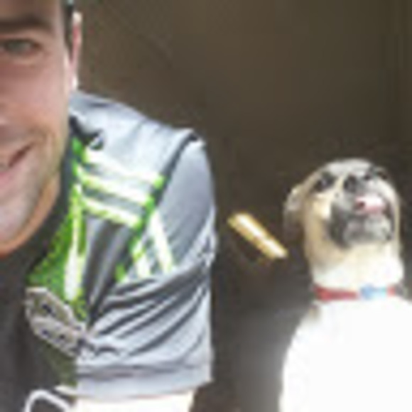 Profile Picture of Derek Huff (@derokh) on Poshmark