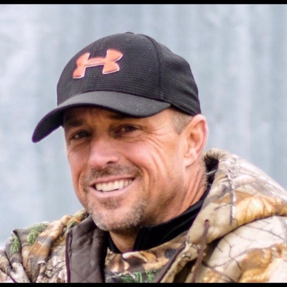 Profile Picture of Tony Fourroux (@4roo) on Poshmark