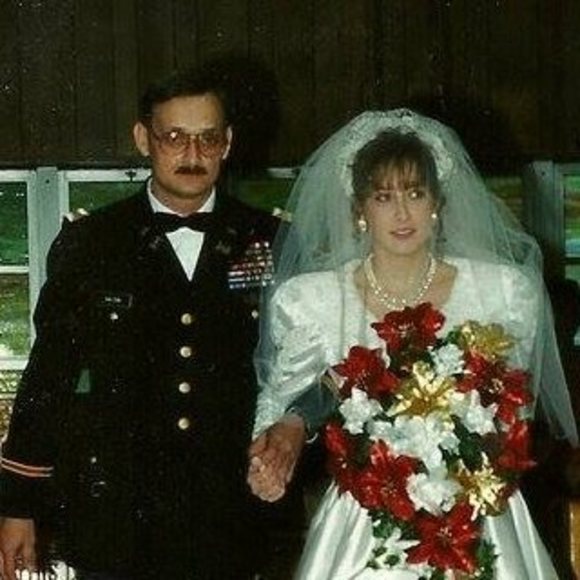 Profile Picture of Lori Mabe (@lorim72) on Poshmark