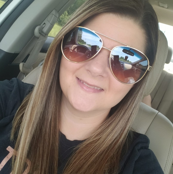 Profile Picture of Ruby Pratt (@ruby_pratt) on Poshmark
