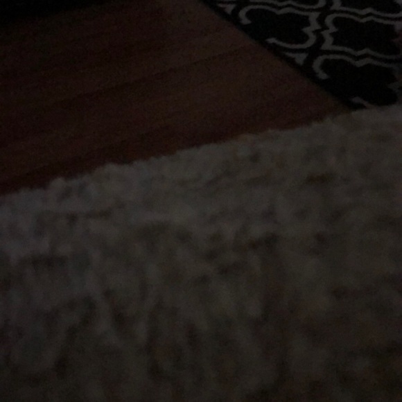 Profile Picture of Claudia Tomas (@zamy1982) on Poshmark