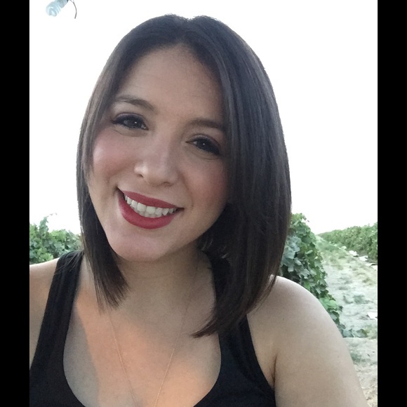 Profile Picture of Juli Kutka (@jkutka) on Poshmark