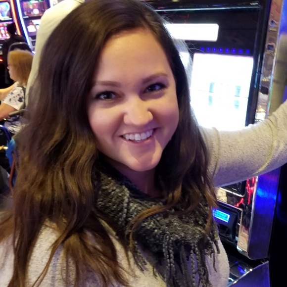 Profile Picture of Jackie Lombardozzi (@jlombardozzi) on Poshmark