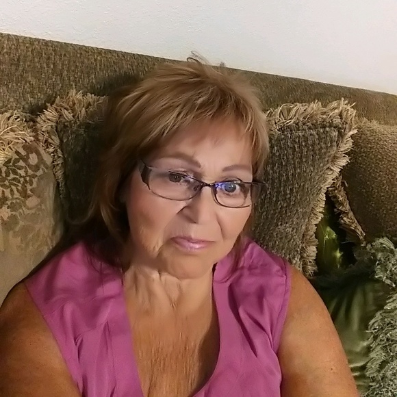 Profile Picture of Alice Blowers (@jamama3) on Poshmark