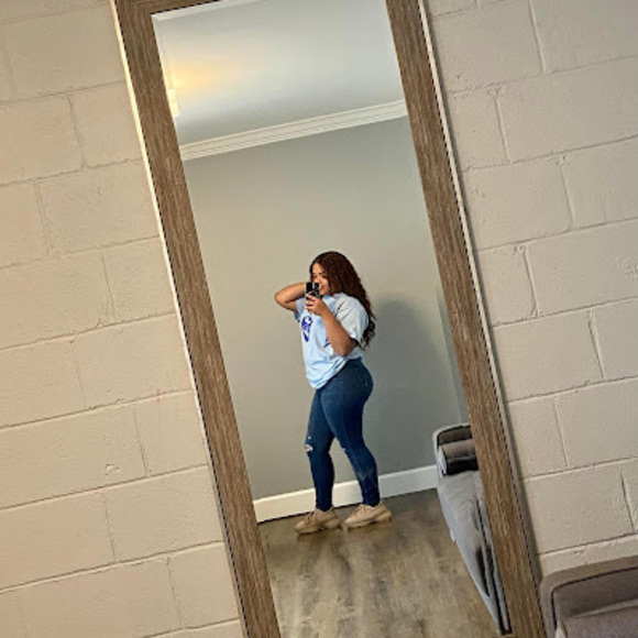 Profile Picture of Michell Acosta (@michellacost848) on Poshmark