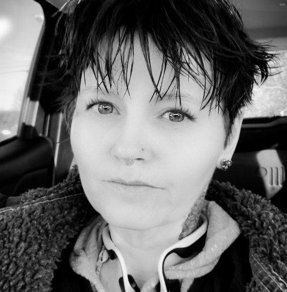 Profile Picture of Kimber Axtell (@kimberaxtell) on Poshmark