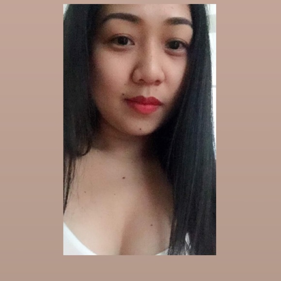 Profile Picture of Neriza Moeller (@bnerizamae) on Poshmark