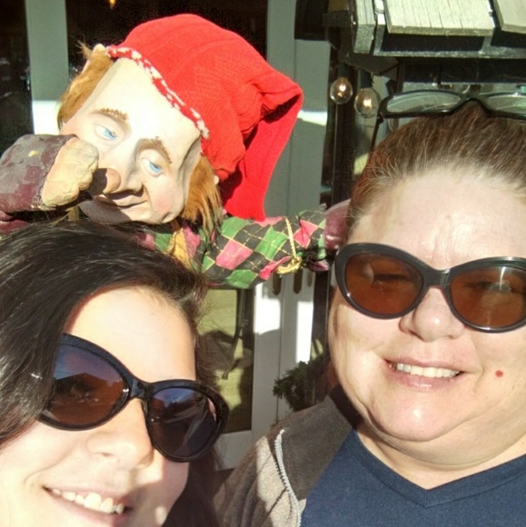 Profile Picture of Ronda Ott (@rondabridge) on Poshmark