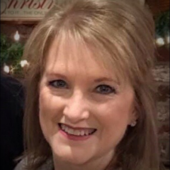 Profile Picture of Renee Troutt (@renee_troutt) on Poshmark